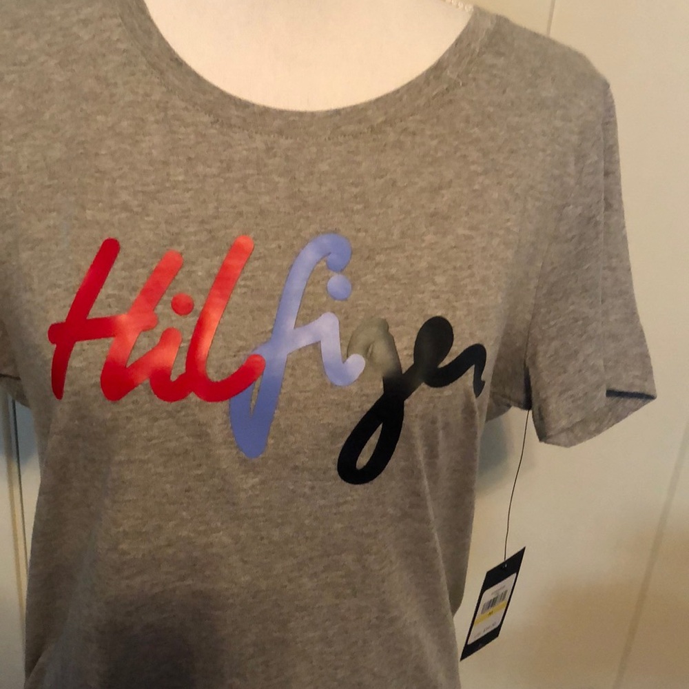NWT Tommy Hilfiger M Tee!! - Picture 2 of 8